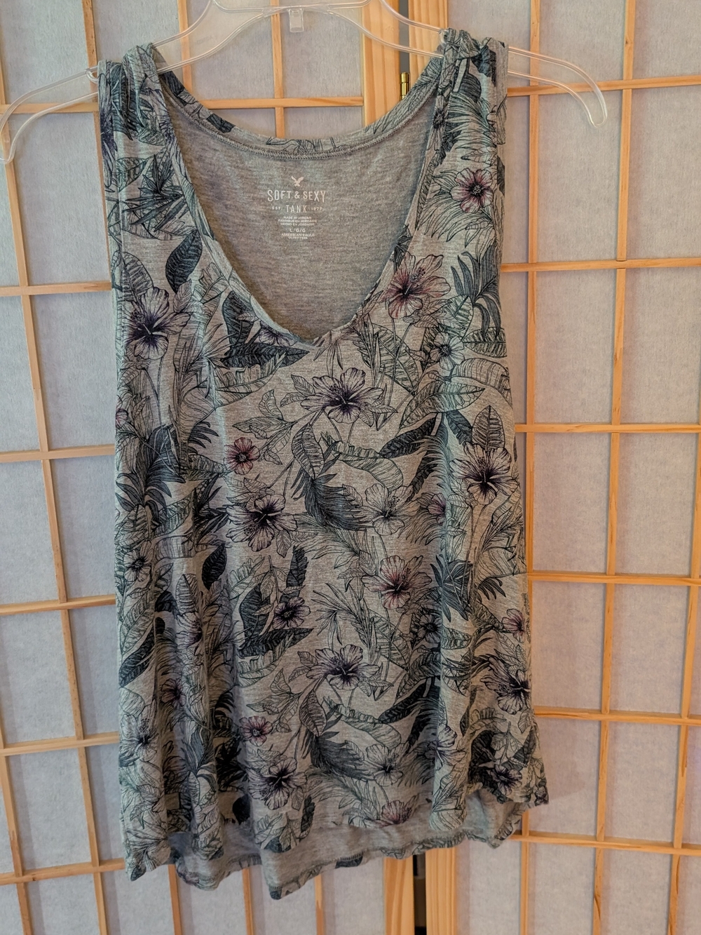 American Eagle Outfitters Soft & Sexy Floral V-Neck Tank Large